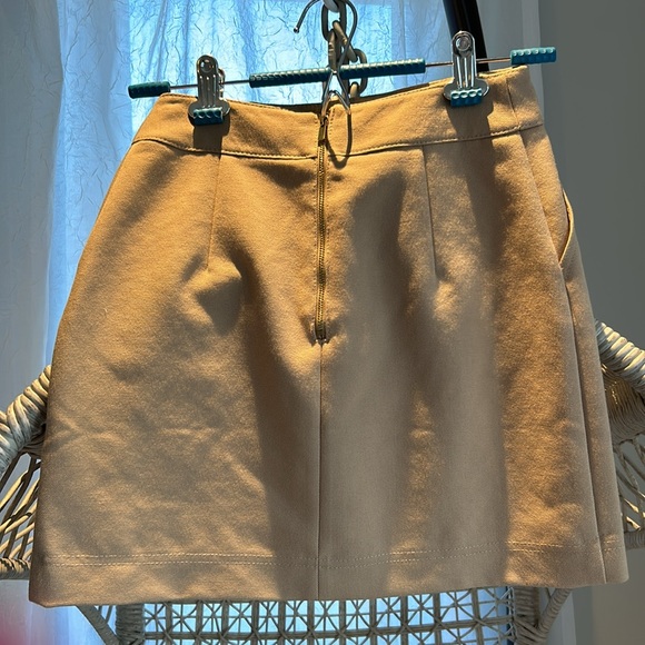 Tan skirt - Picture 2 of 2